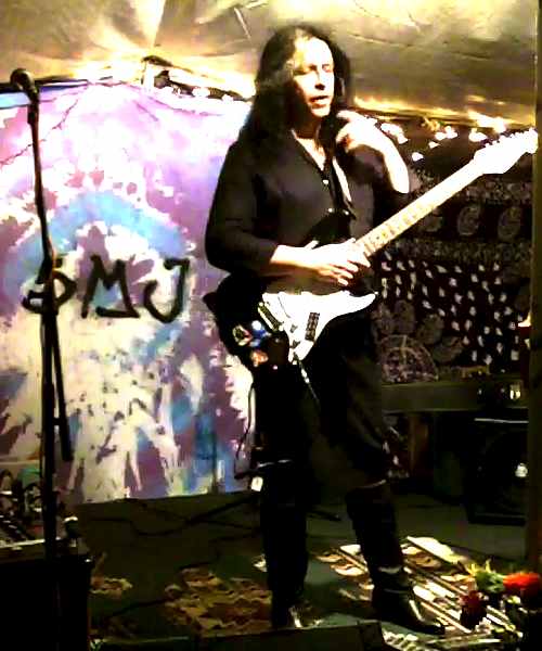 ./ 2011-08-27 21-14 bonze anne Sugar Mountain promopic - trimmed - small.jpg